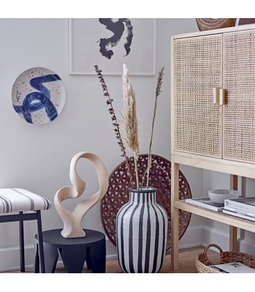 Aparador vitrina de madera y puertas de rejilla SANNA