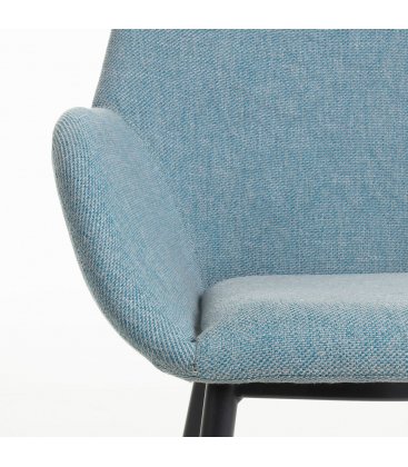 Pack de 2 sillas tapizadas con reposabrazos de color azul y patas negras NOOKI
