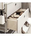 Estantería STRING de 3 módulos con 2 cajoneras y 4 baldas zapatero en beige y blanco.