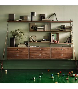 Estantería STRING de 3 módulos con 4 cabinets en nogal...