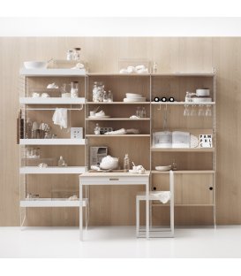 Estantería STRING de 3 módulos con 1 cabinet y 1 mesa...