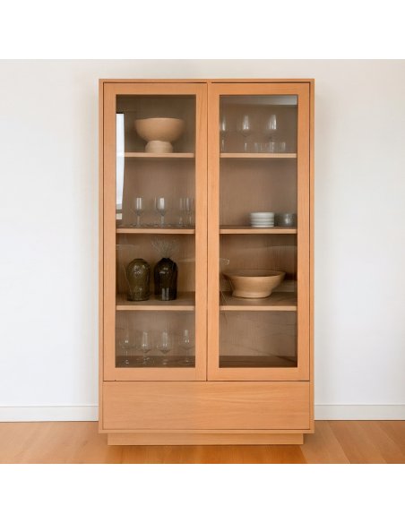 Vitrina de madera con 2 puertas de vidrio y cajón VISSE (varios acabados)