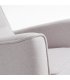 Sillón tapizado en tela beige con pies de madera natural AINA