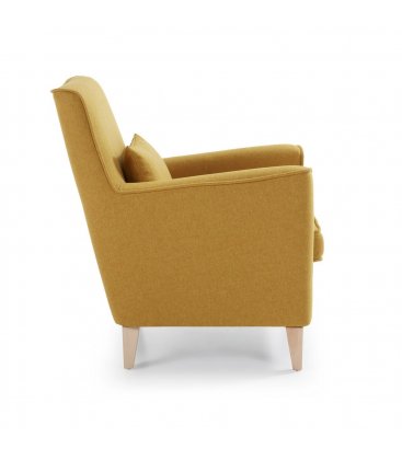 Sillón tapizado en tela mostaza con pies de madera natural AINA