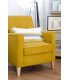 Sillón tapizado en tela mostaza con pies de madera natural AINA