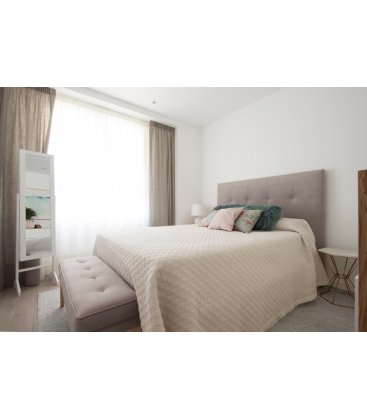Banqueta tapizada y patas madera haya ALBA (varios colores)