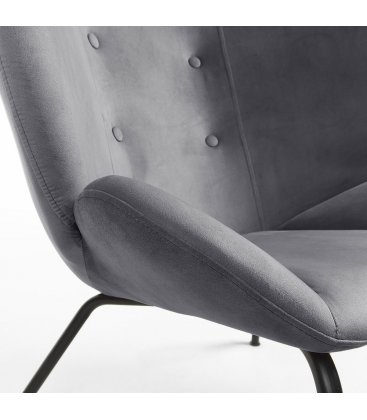 Sillón tapizado en terciopelo gris con patas metálicas en negro BUTTERFLY