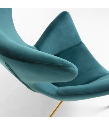 Sillón tapizado en terciopelo verde con patas metálicas en dorado BOGART