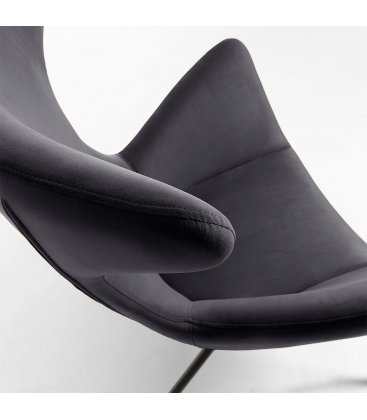 Sillón tapizado en terciopelo gris oscuro con patas metálicas en negro BOGART