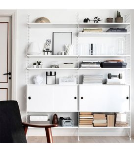 Estantería STRING de 2 módulos con 2 cabinets en blanco y...
