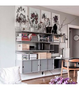 Estantería STRING suspendida con 3 módulos y 2 cabinets...