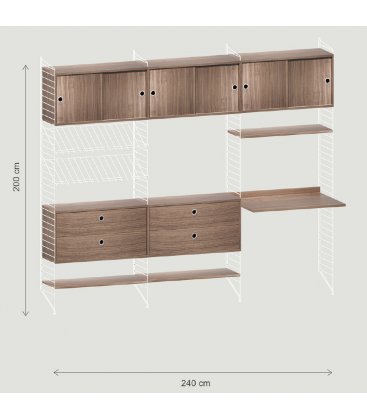 Estantería STRING de 3 módulos con 3 cabinets y 2 cajoneras en nogal con paneles blancos.