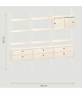 Estantería STRING de 3 módulos con 1 cabinet y 3 cajoneras en fresno con paneles blancos.