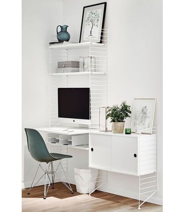 Estantería STRING de 2 módulos con 1 escritorio y 1 cabinet en blanco.