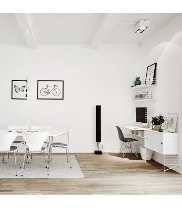 Estantería STRING de 2 módulos con 1 escritorio y 1 cabinet en blanco.