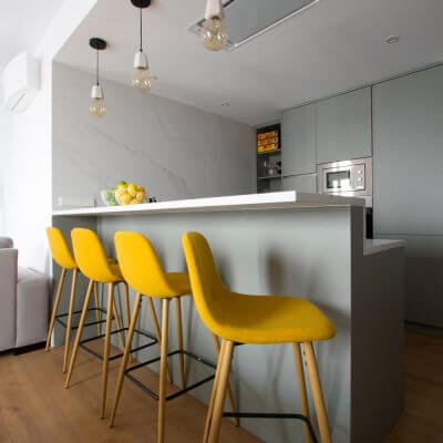 RdeRoom-MADERA reforma e interiorismo de vivienda para alquiler de lujo en Malasaña. Cocina integrada 