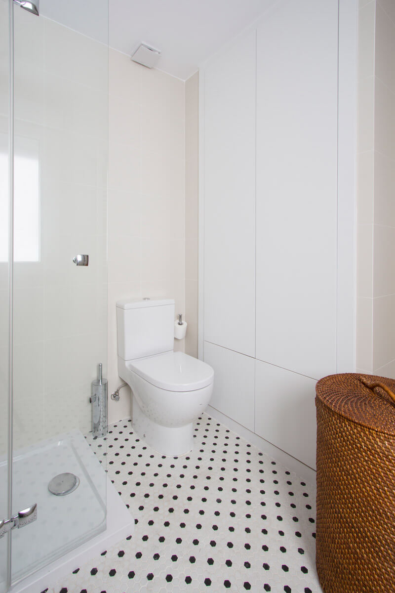 R DE ROOM-vivienda en Malasaña-baño a medida-distribución inteligente-acabados estilosos