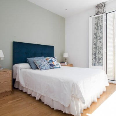 Proyecto de interiorismo en Luchana (Madrid) por R de Room. Diseño de dormitorio principal.