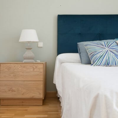 Proyecto de interiorismo en Luchana (Madrid) por R de Room. Diseño de dormitorio principal.