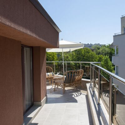 Cambio de imagen de un apartamento de alquiler_proyecto de interiorismo_terraza