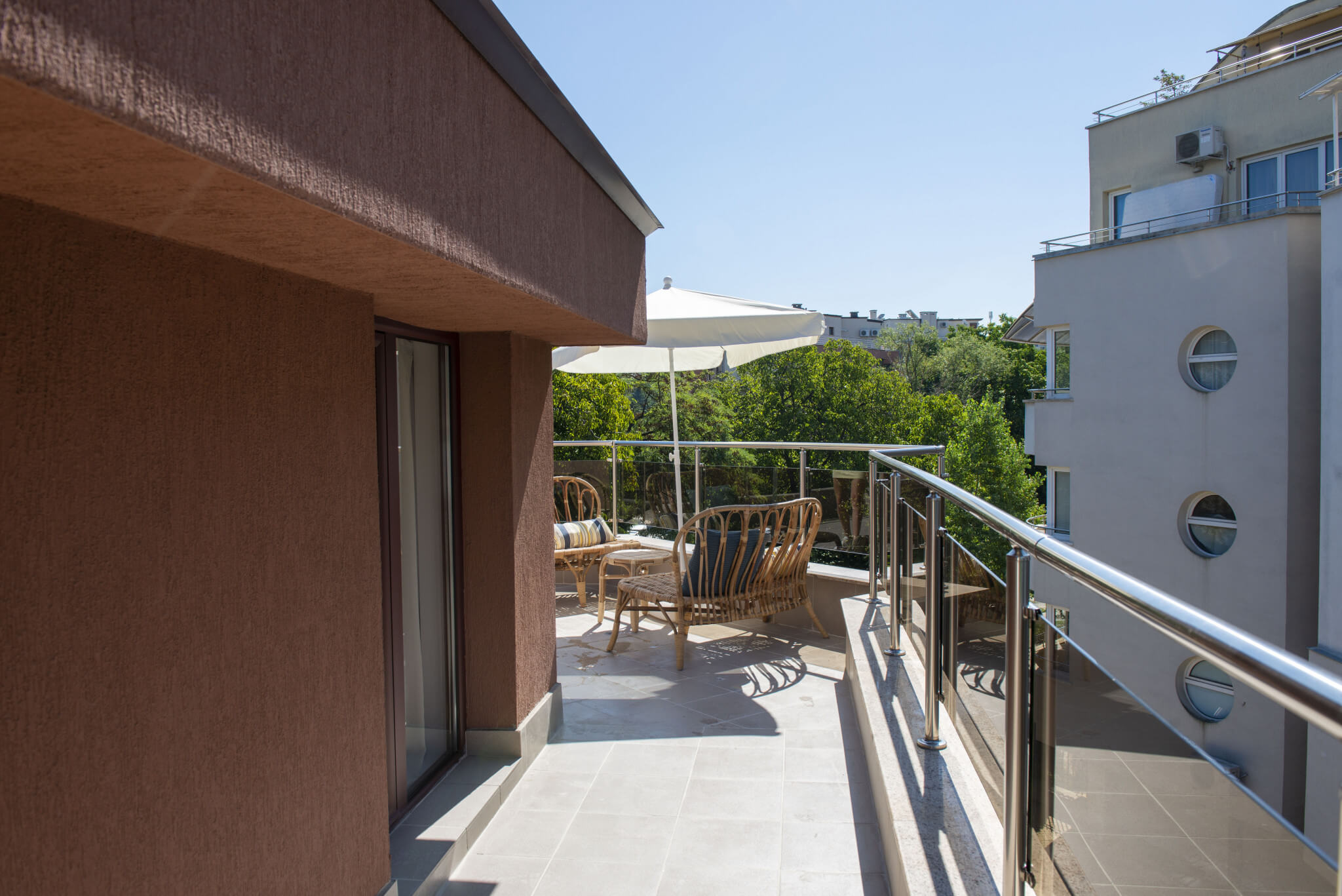 Cambio de imagen de un apartamento de alquiler_proyecto de interiorismo_terraza