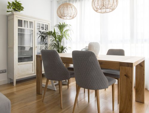 R de Room_interiorismo de vivienda en Montecarmelo_Madrid_salón_comedor_estar_livingroom_ambiente nórdico cálido_toques de color