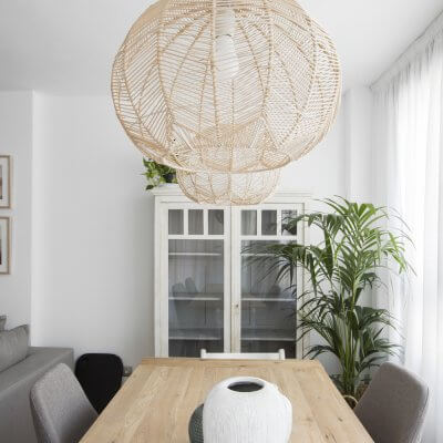 R de Room_interiorismo de vivienda en Montecarmelo_Madrid_salón_comedor_estar_livingroom_ambiente nórdico cálido_toques de color