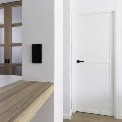 Cocina abierta. Puertas con cuarterones. Proyecto R de Room.